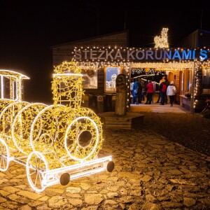 Zažijte magickou noc v korunách stromů Krkonoš!