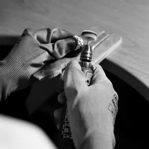 Šperky jako z jiného světa. Zlaté české ručičky patří Gabriele Lhotákové