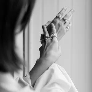 Šperky jako z jiného světa. Zlaté české ručičky patří Gabriele Lhotákové