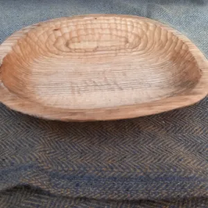 Řezbář Radek Mach dává dřevu nový život