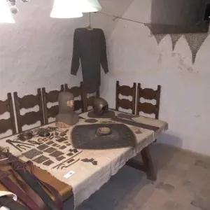 Drátěná košile od kamínků až po milionovou hodnotu