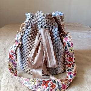 Makramé, které oživuje tradici i moderní styl