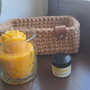 Včely, vosk a háčkované nápady. V Mohelnici vzniká medové mazání i svíčky