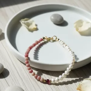 Šperky z perel, minerálů a stříbra vznikají po večerech. Tvoří je maminka dvou malých dětí