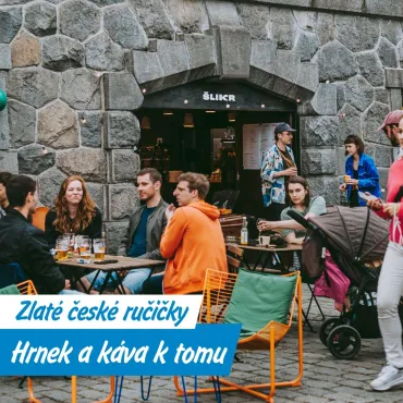 Keramika, káva a kousek náplavky