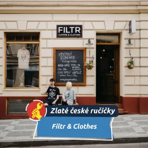 Kavárna, kde voní káva a ožívá staré oblečení