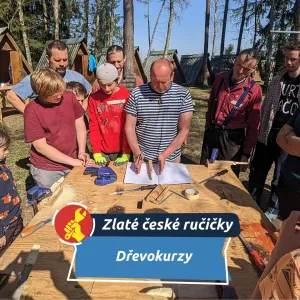 Otec, syn a nůž. Josef Šebesta spojuje rodiny dřevem a řemeslem