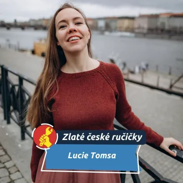 Propojuje psaní, divadlo i příběhy budoucnosti