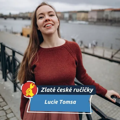 Propojuje psaní, divadlo i příběhy budoucnosti