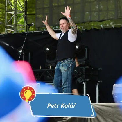 Rocker, který proměňuje životní pády v písně
