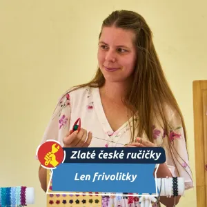 Z nitě a člunku vznikají originální krajkové šperky