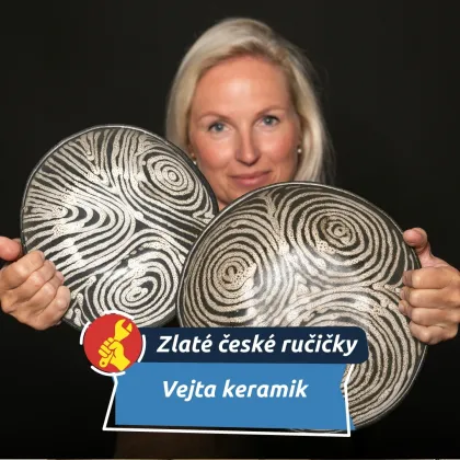 Keramika ji okouzlila už jako dítě. Dnes má vlastní dílnu a své zkušenosti předává dál