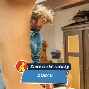 V kraji skla našel zalíbení v kůži. Dnes učí ostatní vyrábět vlastní kabelky i opasky