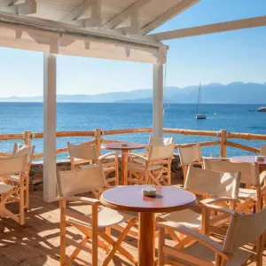 ZA TŘI ČESKÉ ZA SLUNÍČKEM